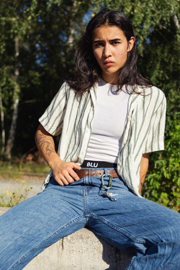white tank, striped shirt, lose pants, a carabiner, and a pair of blus 🧚🧚💞

Thank you, 📸 Soy and Ramona for this beautiful shot.

Photographer: @soyboy_photography
Model: @0mei.0

#boxerbriefs
