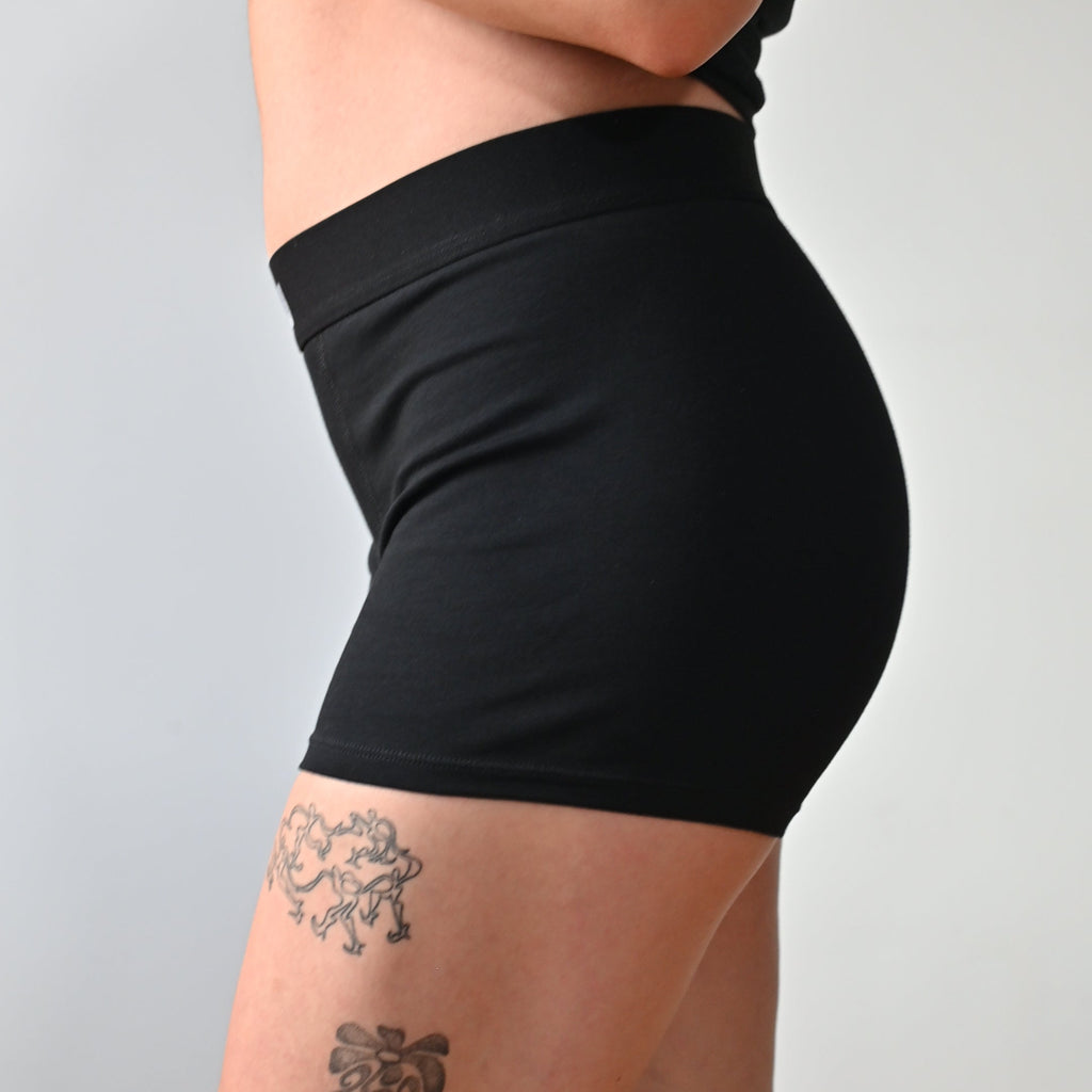 a women wearing blu boxershorts side shoot